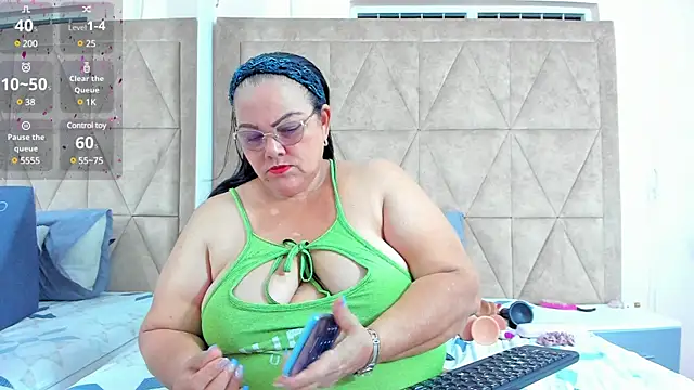 mommy cute online show from 02-13-25, 03:07