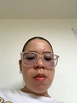 Lucyklein2022 online show from 03-29-26, 04:40