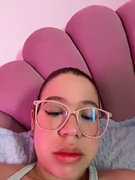 Lucyklein2022 online show from 04-19-26, 03:11