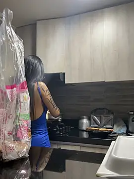 vaness weet online show from 01-27-25, 03:47