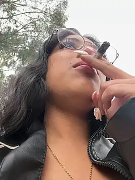 vaness weet online show from 02-11-25, 01:30