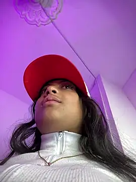 vaness weet online show from 02-15-25, 08:22