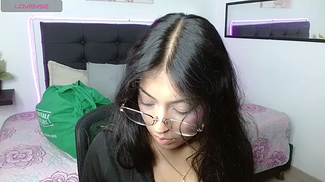 Snapshot of vaness_weet chatting on 05-25-26, 08:15 vaness weet online show from 05-25-26, 08:15