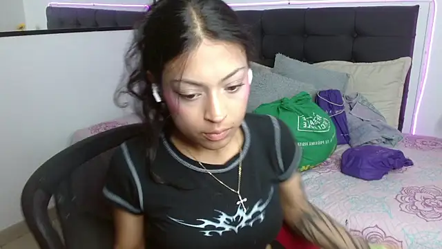 Snapshot of vaness_weet chatting on 05-30-26, 10:18 vaness weet online show from 05-30-26, 10:18