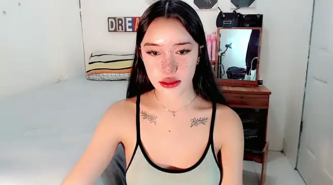 Snapshot of wiggle_nibble chatting on 01-13-25, 01:39 wiggle nibble online show from 01-13-25, 01:39