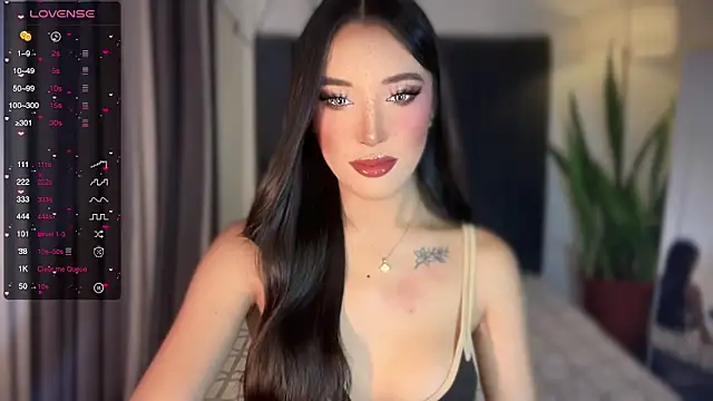 Snapshot of wiggle_nibble chatting on 10-01-25, 01:17 wiggle nibble online show from 10-01-25, 01:17