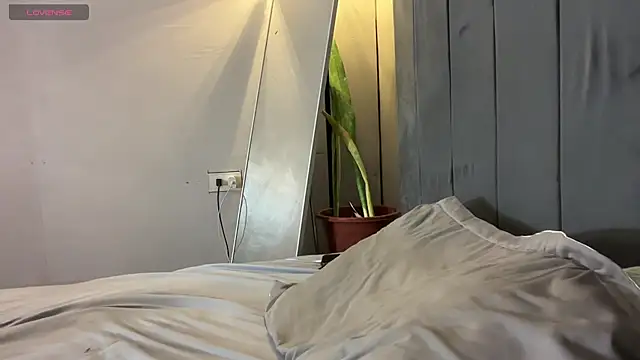 Snapshot of wiggle_nibble chatting on 02-05-26, 03:49 wiggle nibble online show from 02-05-26, 03:49