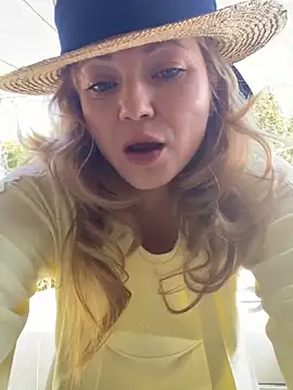 Lady  Maria online show from 04-16-26, 10:27