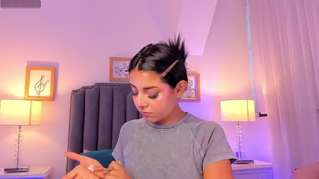 Snapshot of Emma_Torres__ chatting on 01-13-25, 12:13 Emma Torres online show from 01-13-25, 12:13