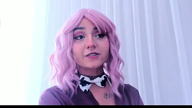 Snapshot of Emma_Torres__ chatting on 02-15-25, 06:33 Emma Torres online show from 02-15-25, 06:33