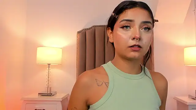 Snapshot of Emma_Torres__ chatting on 02-28-25, 11:58 Emma Torres online show from 02-28-25, 11:58