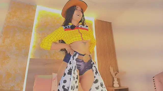 Snapshot of Emma_Torres__ chatting on 09-21-25, 11:23 Emma Torres online show from 09-21-25, 11:23