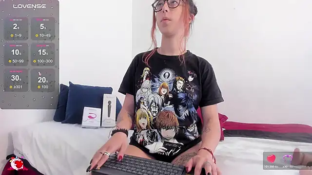 Snapshot of HEAVY_MEGAN chatting on 10-25-25, 01:07 HEAVY MEGAN online show from 10-25-25, 01:07