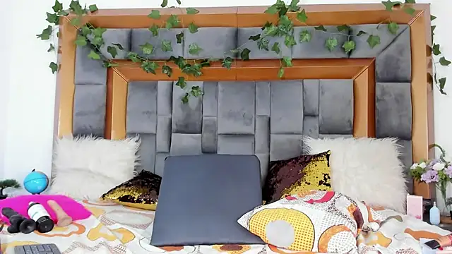 BellaKarla online show from 02-22-25, 03:47