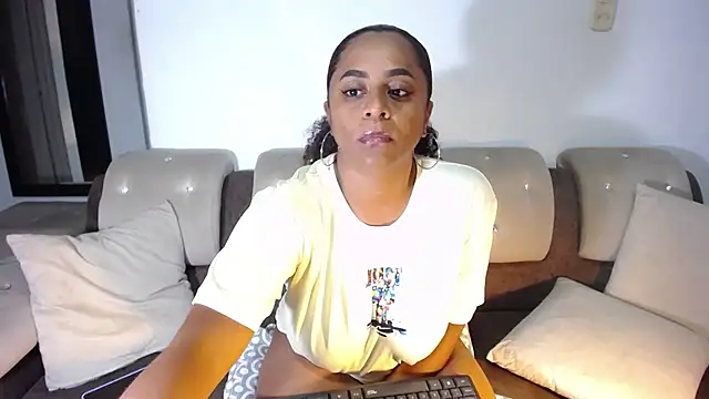 BellaKarla online show from 09-24-25, 03:21