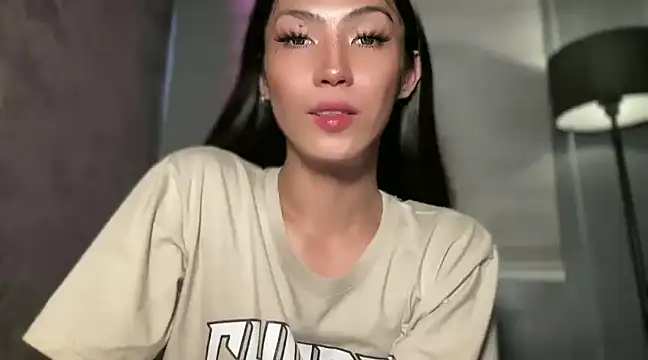 Snapshot of Bella_Gordon chatting on 12-14-24, 08:13 Bella Gordon online show from 12-14-24, 08:13