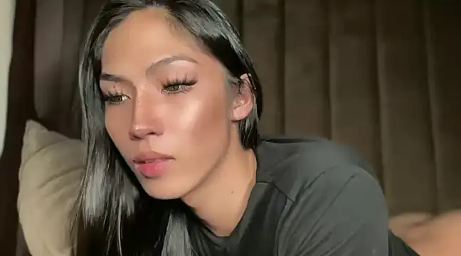 Snapshot of Bella_Gordon chatting on 12-21-24, 10:30 Bella Gordon online show from 12-21-24, 10:30