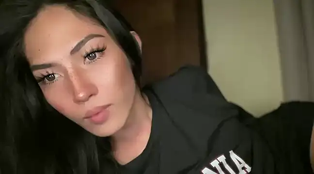 Snapshot of Bella_Gordon chatting on 01-14-25, 06:28 Bella Gordon online show from 01-14-25, 06:28