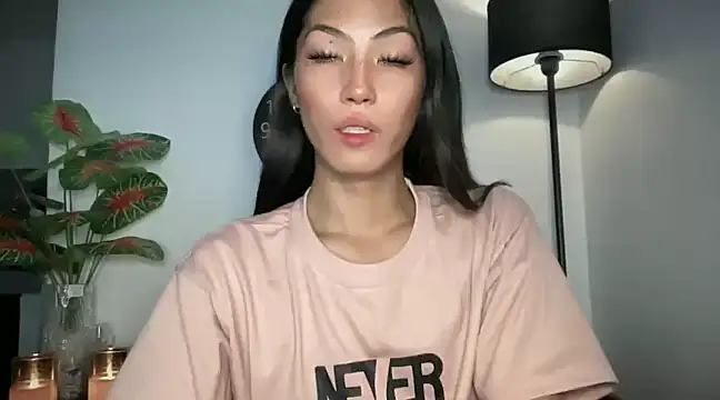 Snapshot of Bella_Gordon chatting on 02-08-25, 12:17 Bella Gordon online show from 02-08-25, 12:17