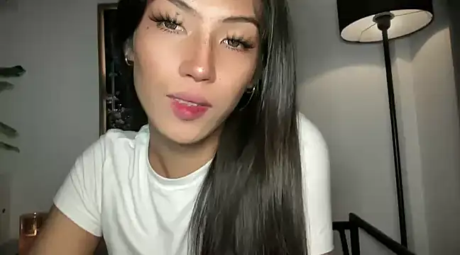 Snapshot of Bella_Gordon chatting on 02-11-25, 08:10 Bella Gordon online show from 02-11-25, 08:10