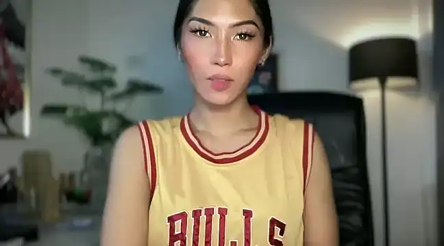 Snapshot of Bella_Gordon chatting on 02-24-25, 02:15 Bella Gordon online show from 02-24-25, 02:15