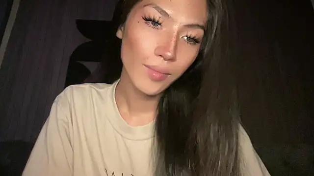 Snapshot of Bella_Gordon chatting on 09-19-25, 03:45 Bella Gordon online show from 09-19-25, 03:45