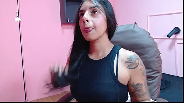Snapshot of Desipleasure chatting on 02-10-25, 08:21 Desipleasure online show from 02-10-25, 08:21