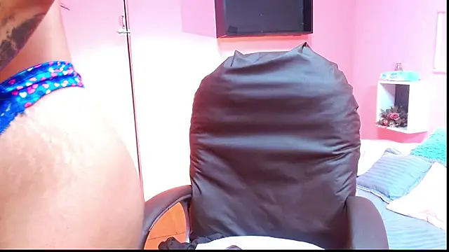 Snapshot of Desipleasure chatting on 03-17-25, 11:21 Desipleasure online show from 03-17-25, 11:21