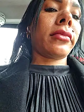 Snapshot of Doll_Loren chatting on 12-20-25, 04:47 Doll Loren online show from 12-20-25, 04:47