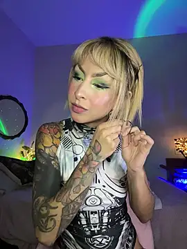 Cinamoonn online show from 11-26-25, 10:33