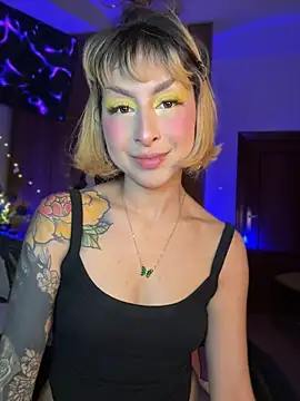 Cinamoonn online show from 04-23-26, 07:49