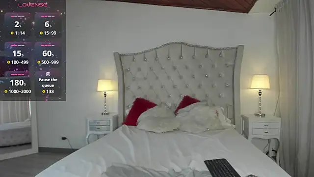 Snapshot of Naughtykitty4 chatting on 01-24-25, 10:08 Naughtykitty4 online show from 01-24-25, 10:08