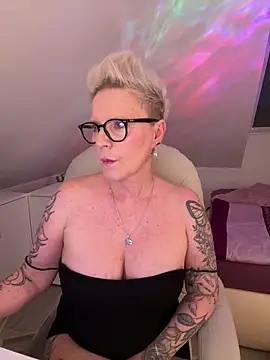 German Milf online show from 04-17-26, 01:03