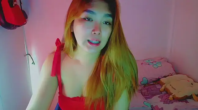 Snapshot of TR4NSCUTI3 chatting on 12-28-24, 11:48 TR4NSCUTI3 online show from 12-28-24, 11:48