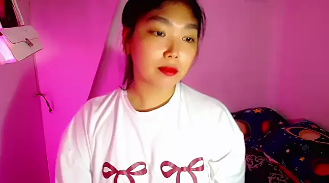 Snapshot of TR4NSCUTI3 chatting on 02-26-25, 09:48 TR4NSCUTI3 online show from 02-26-25, 09:48