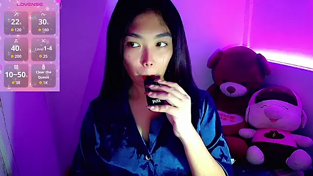 Snapshot of TR4NSCUTI3 chatting on 10-19-25, 07:36 TR4NSCUTI3 online show from 10-19-25, 07:36