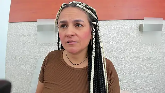 allice green online show from 10-31-25, 02:45