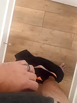 Snapshot of Mark_Dad chatting on 10-24-25, 09:28 Mark Dad online show from 10-24-25, 09:28