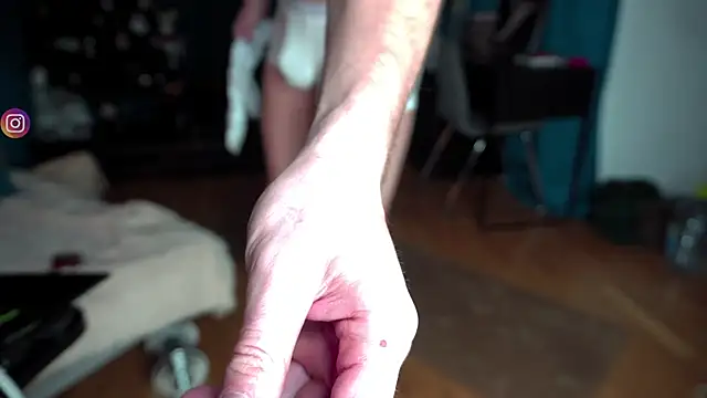 Snapshot of VIktorSecret chatting on 02-12-25, 04:23 VIktorSecret online show from 02-12-25, 04:23