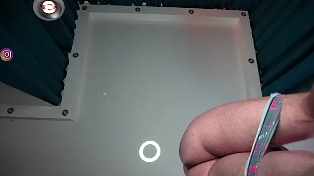 Snapshot of VIktorSecret chatting on 02-12-25, 07:23 VIktorSecret online show from 02-12-25, 07:23