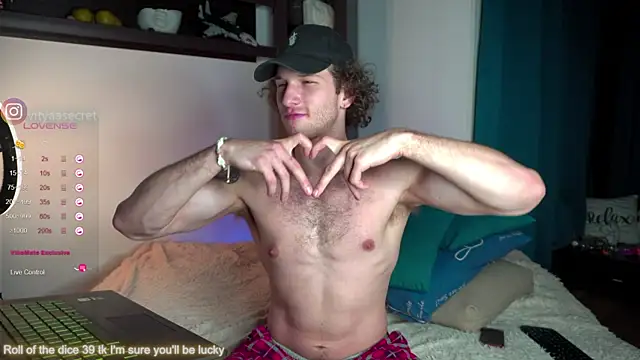 Snapshot of VIktorSecret chatting on 03-08-25, 01:47 VIktorSecret online show from 03-08-25, 01:47