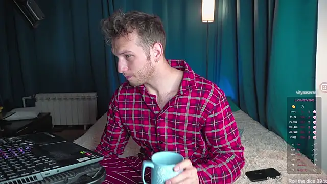 Snapshot of VIktorSecret chatting on 11-20-25, 04:23 VIktorSecret online show from 11-20-25, 04:23