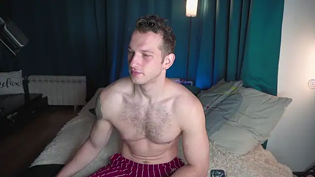 Snapshot of VIktorSecret chatting on 11-24-25, 05:18 VIktorSecret online show from 11-24-25, 05:18