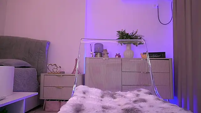 lildiaa online show from 06-14-26, 05:04