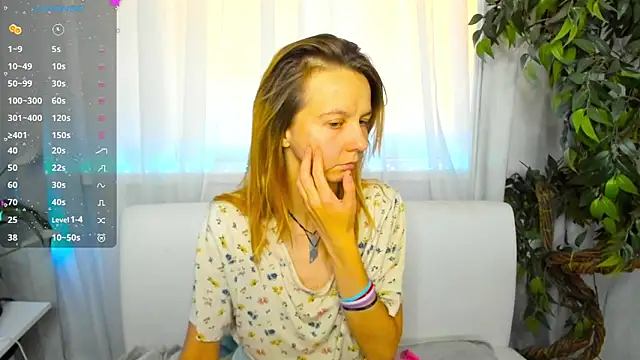 Snapshot of Bell_a_mi_ chatting on 09-25-25, 07:01 Bell a mi online show from 09-25-25, 07:01