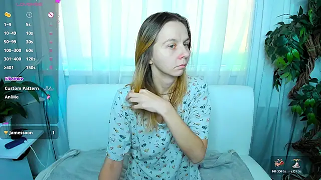 Snapshot of Bell_a_mi_ chatting on 10-19-25, 09:32 Bell a mi online show from 10-19-25, 09:32