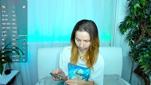 Snapshot of Bell_a_mi_ chatting on 11-28-25, 10:40 Bell a mi online show from 11-28-25, 10:40