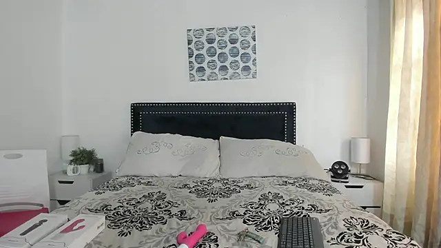 Snapshot of ZulyMichels chatting on 01-15-25, 12:25 ZulyMichels online show from 01-15-25, 12:25