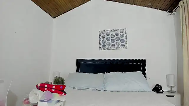 Snapshot of ZulyMichels chatting on 02-12-25, 12:44 ZulyMichels online show from 02-12-25, 12:44