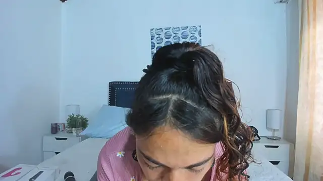 Snapshot of ZulyMichels chatting on 02-17-25, 12:38 ZulyMichels online show from 02-17-25, 12:38